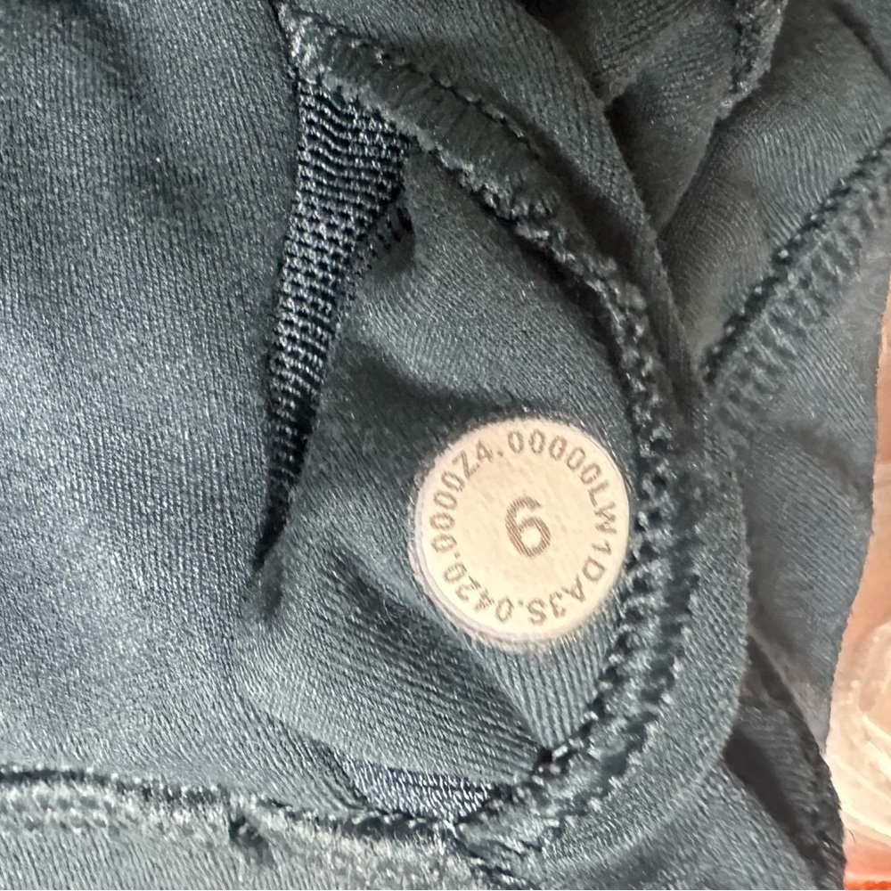 Lululemon | Teal Cropped Tank Top | Built-In Bra | Size 6 - Picture 4 of 5
